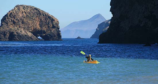 Kayaking Santa Cruz Island